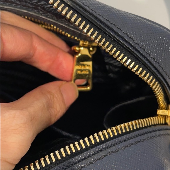 💯% Authentic Prada Navy Saffiano Crossbody Bag - Picture 6 of 13